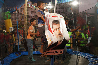 Egyptian security forces are preparing to besiege the supporters of deposed president Morsi. Net photo.