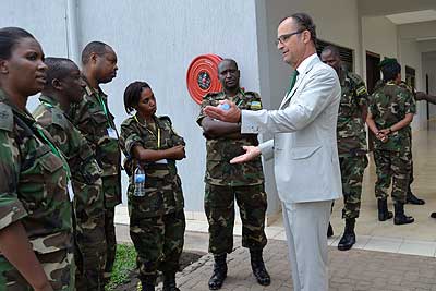Major General Patrick Cammaert chats with some of the trainees.  The New Times/Jean du2019Amour Mbonyinshuti