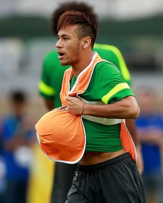 All eyes will be on Neymar, who is expected to make his league debut from the bench. Net photo.