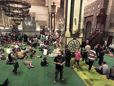 Hundreds of Morsi supporters remained inside the mosque on Saturday morning after barricading themselves in overnight. For relatives of those still inside, it is a worrying time. Net photo.