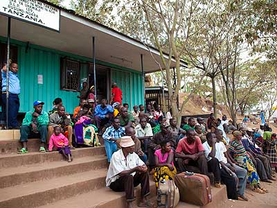 Some of the Rwandan returnees at the Tanzania-Rwanda border await clearance. The New Times/ Timothy Kisambira