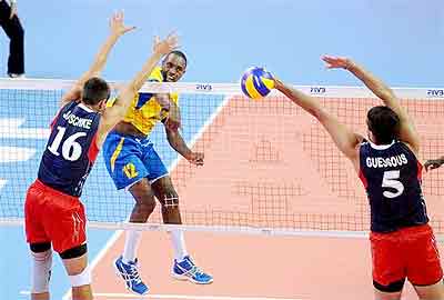 Rwanda's captain  Aimable Mutuyimana tries to score against US's Thomas Jaeschke and Driss Guessous block yesterday. Times Sport/ Courtesy.