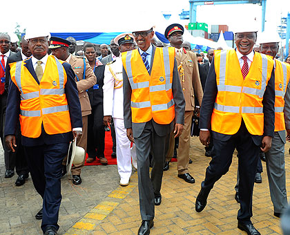 Presidents Museveni, Kagame and Kenyatta during the commissioning of Berth 19 at Mombasa Port yesterday. The New Times/Village Urugwiro