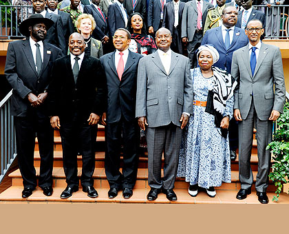 President Paul Kagame with his counterparts, L-R; Salva Kiir, Joseph Kabila, Jakaya Kikwete and Yoweri Museveni, and the AU Commission chairperson Nkosazana Dlamini-Zuma in Kampala....