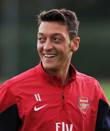 Ozil enjoys a training session at Arsenal's training ground. Net photo.