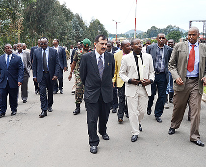 Northern Provice Governor Aime Bosenibamwe (L), Kanimba (2nd L) and other officials during the tour of Cyanika border-post in Burera District yesterday. The New Times/ Jean Mbonyinshuti.