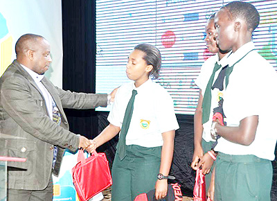 An official from Rwanda Development Board awards a Green Hills Academy debater during the awards ceremony on Sunday.   The New Times/ Courtesy.