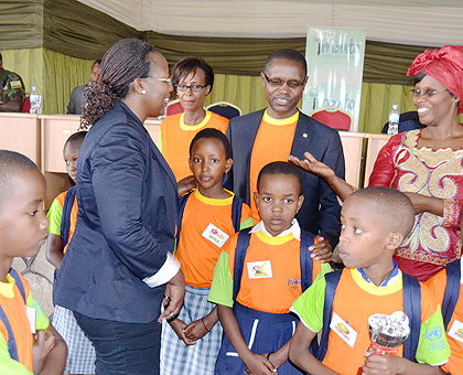Mathias Harebamungu (C), the State minister for primary and secondary education, interacts with head teachers, Imbuto officials and pupils at the Rwanda Tourism College, Gisenyi campus yesterday. The New Times/Jean du2019Amour Mbonyinshuti