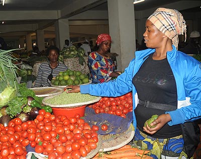 Tomato prices have highly reduced in the Eastern Province, but beans lovers are not as lucky as a kilogramme now costs Rwf800 in most markets in the region. The New Times / File
