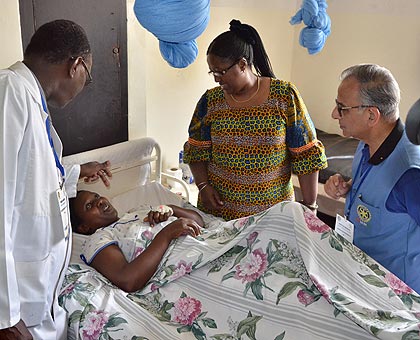 Health minister Binagwaho (c), CHUK director Hategekimana (L), visiting surgeon Saboo check on a patient who underwent surgery yesterday.   The New Times/ John Mbanda. 
