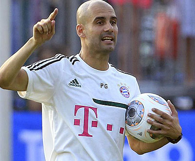 Pep Guardiola makes his point during a training session.  Net photo.