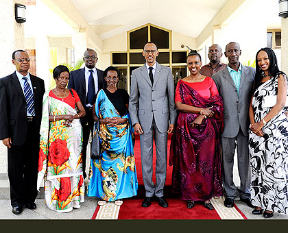 President Kagame poses for a group photo with sworn-in CEO of RDB, Amb Valentine Rugwabiza Sendanyoye and members of her family.
