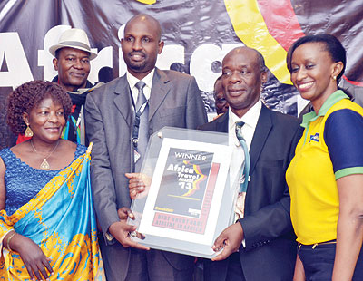 RwandAir staff receiving the award. The New Times/Courtesy