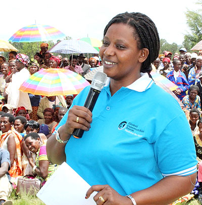 Izabiriza adresses residents of Cyahinda Sector on Wednesday. The New Times/ Jean Pierre Bucyensenge.