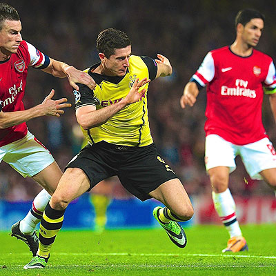 Arsenal defenders will have to be on top of their game to stop in-form Dortmund striker Robert Lewandowski. Net photo.