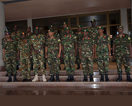 Gen. Mai (3L), Gen. Nyanvumba (4L) and other senior military officers of the Rwanda Defence Forces and Sudan Peopleu2019s Liberation Army after the meeting yesterday.  The New Times/ Ivan Ngoboka. 