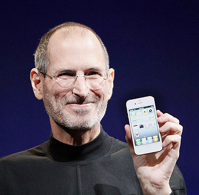 The late Steve Jobs always put on turtlenecks and faded jeans, yet he was the CEO of the most valuable tech company in the world. Net photo.