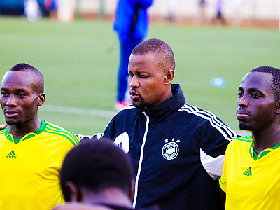 AS Kigali Coach Gasambungo leading his team in a prayer before the league game against Mukura. Times Sport/T. Kisambira