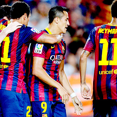 Messi's absence gives the liks of Alexis Sanchez (C), who has been in fine form in recent weeks a chance to shine. Net photo