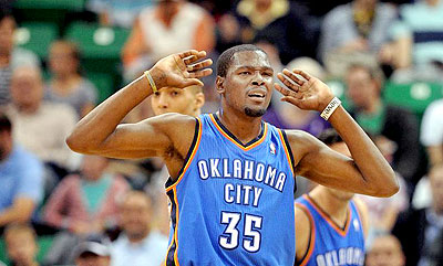 Kevin Durant scored 28 points and handed out eight assists to lead Thunders to a 105-91 win over the Clippers. Net photo