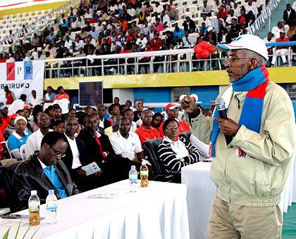 RPF Secretary General Franu00e7ois Ngarambe addressing the youth before the elections. The New Times/John Mbanda