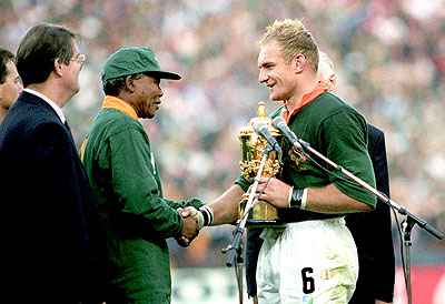 Nelson Mandela (L) and Francois Pienaar 1995. Net photo.