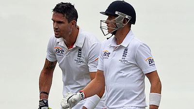 Kevin Pietersen and Joe Root put on a century partnership on the fourth day. Net photo.