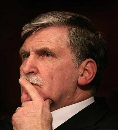 Senator Romu00e9o Dallaire. Net photo. 