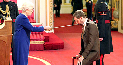 Bradley Wiggins was knighted at a ceremony on Tuesday. Net photo