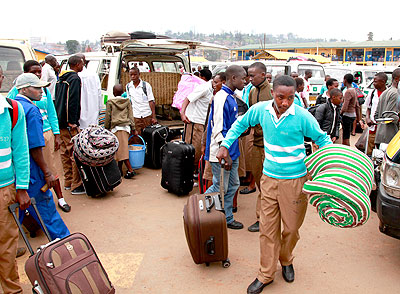 Students board taxis back to school. Education Times/ File.