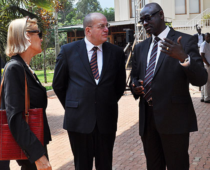 Minister Busingye (R) chats with Teeven (C) as Dutch Ambassador to Rwanda Leoni Cuelenaere looks on in Kigali yesterday.   The New Times/ Courtesy.