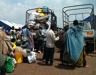 Some of the evictees leave Rukara transit centre last Friday en route to respective districts. The New Times/ File.