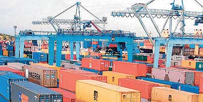 Containers of goods at Mombasa. Agents have dismissed reports of South Sudan cargo pile up. Net photo.