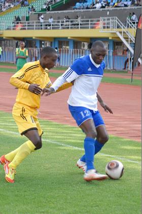 Meddie Kagere (R), seen here in action against Mukura in a previous league match at Amahoro stadium, opened the scoring for Rayon Sports. Times Sport / T. Kisambira.
