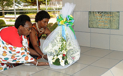 The family of the late Fu00e9licitu00e9 Niyitegeka lays a wreath on her grave last year.  The New Times/  File.