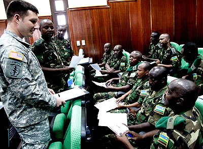 A US Army officer addresses RDF soldiers during a discussion yesterday. The New Times/ John Mbanda.
