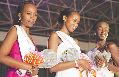 Miss Kigali 2014 Carmen Akineza (centre) poses with first and second runners-up  Emmanuella Erica Urwibutso (right) and Nadia Uwera, respectively. All photos by John Mbanda