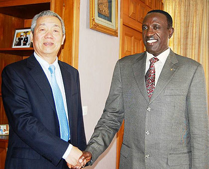 Ambassador Shen meets Senate President Dr Jean Damascene Ntawukuliryayo. 