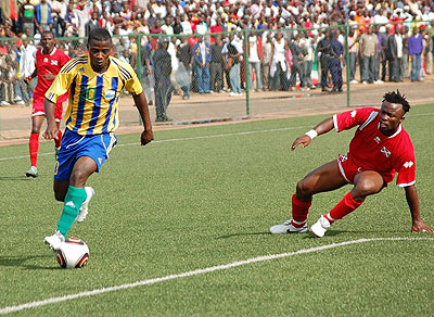 Elias Uzamukunda (R), seen here playing for Amavubi against Burundi in 2011, has been summoned back to the national team after a four year absence.  Courtesy
