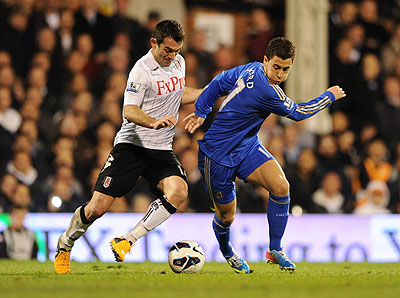 Eden Hazard of Chelsea and Giorgos Karagounis of Fulham (L) in action in the corresponding fixture at Stanford Bridge. Net Photo