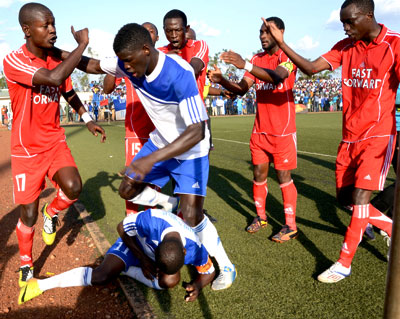 Rayon Sportsu2019 defender Abouba Sibomana pushed away Andru00e9 Lomami (L) after the Espoir striker appeared to have struck Rayon skipper Ndayisenga (on the floor) during a heated exch....