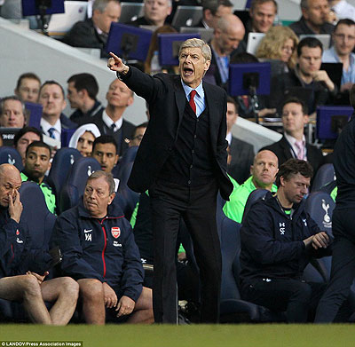 Arsene Wenger takes his Arsenal team to Stamford Bridge for his 1000th in charge of the north London club. Net Photo