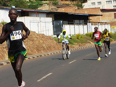 Alex Nizeyimana, seen here leading the pack on his way to winning last yearu2019s edition of the MTN-Kigali half marathon, will be Team Rwandau2019s best bet for a good finish. (Timoth....