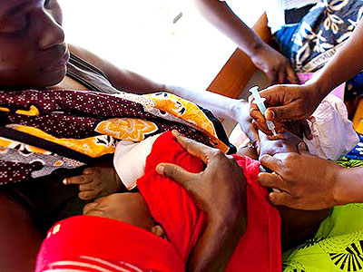 A newborn is given tetanus jab in a postnatal vaccination. All babies are supposed to be vaccinated against the killer infection. (Internet photo)
