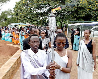 Kwibuka Flame arrives at Kicukiro on its last leg of the countrywide tour yesterday. (John Mbanda)