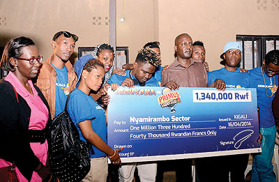 Bralirwa team presents a dummy cheque worth Rwf1,340,000 to the Executive Secretary Alexis Nkurunziza (in a brown shirt). 