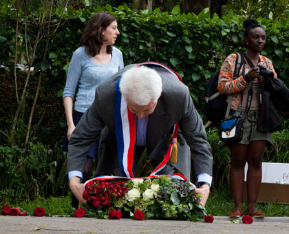 French Senator Alain Fauconnier laying a wreath at Gisozi Memorial Centre in respect of the victims of the 1994 Genocide. (Timothy Kisambira)