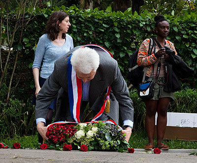 French Senator Alain Fauconnier laying a wreath at Gisozi Memorial Centre in respect of the victims of the 1994 Genocide last week. File.