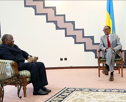President Kagame with the visiting Angolan Minister for External Relations, Georges Rebelo Chikoti, at Village Urugwiro yesterday. (Courtesy)