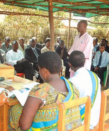 A suspect appears before a Gacaca Court in 2005. File.